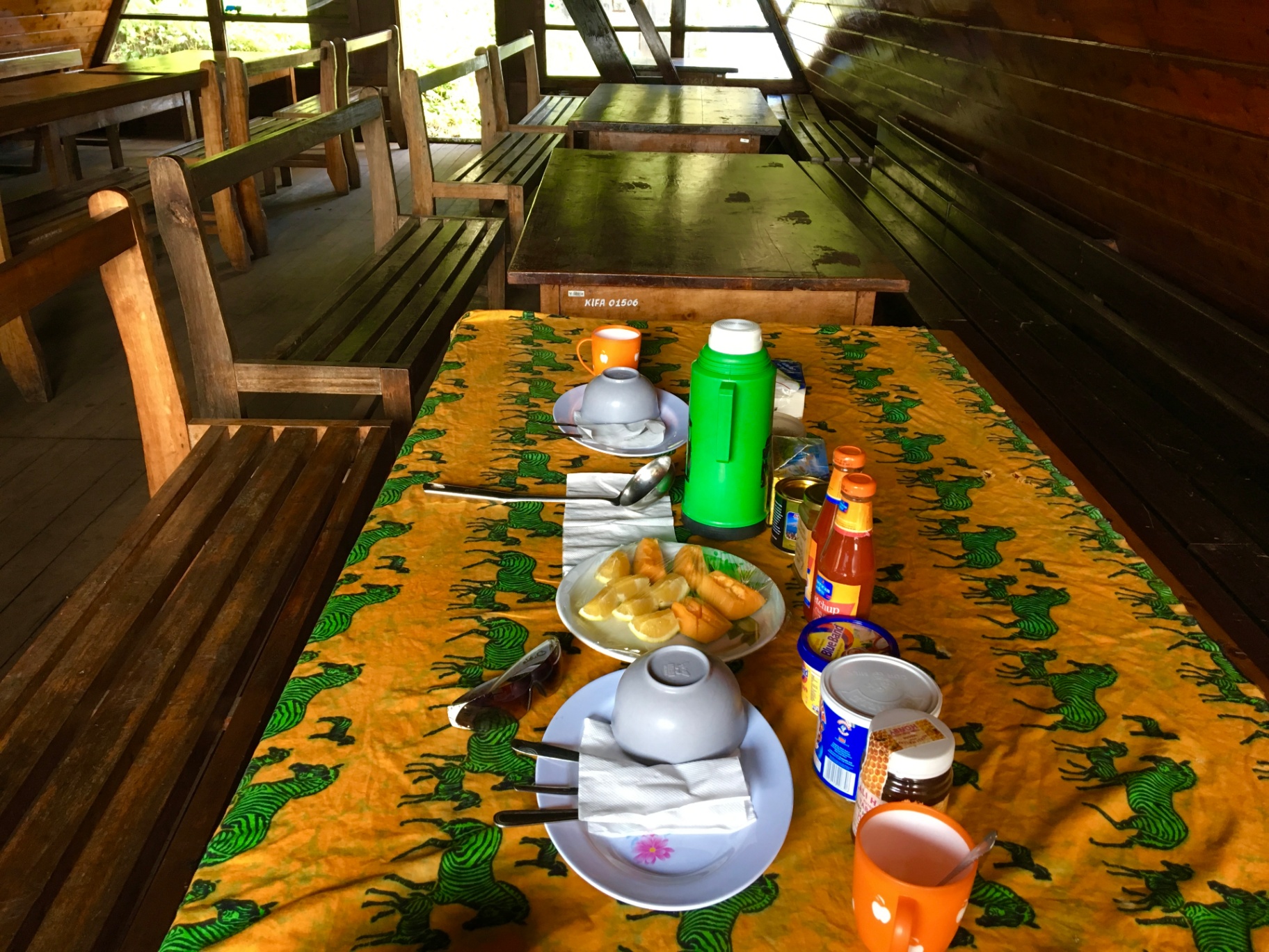 餐厅木屋内的早餐
